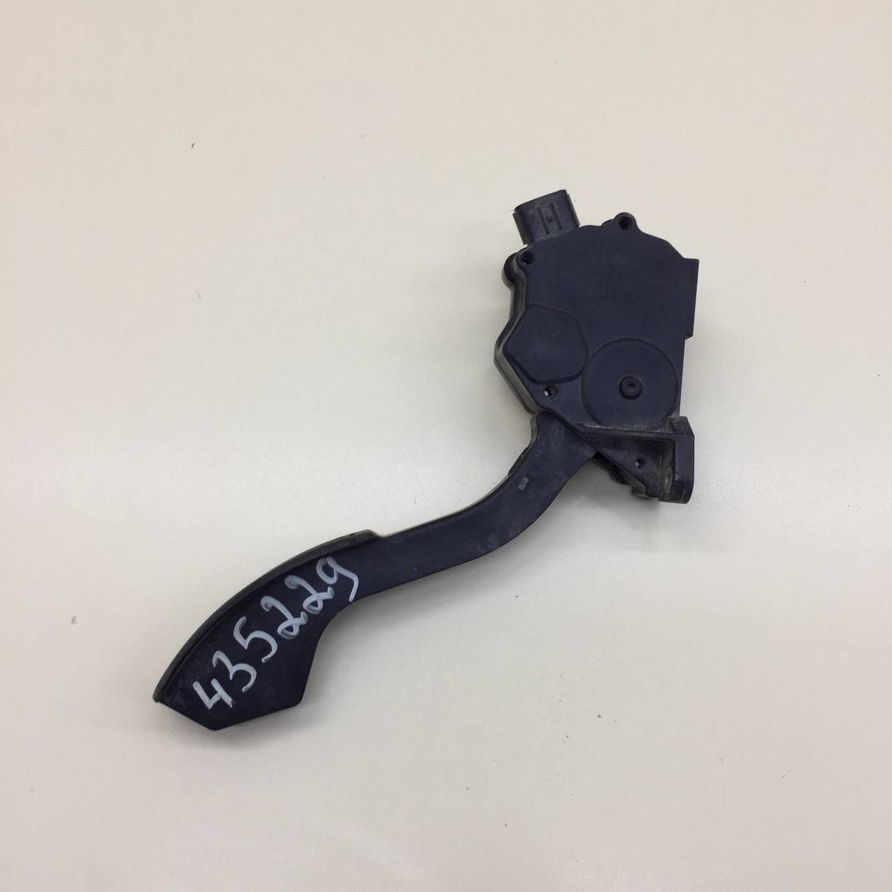 Педаль газа Toyota Corolla E150 2006-2013 Педаль газа Toyota Corolla E150 2006-2013