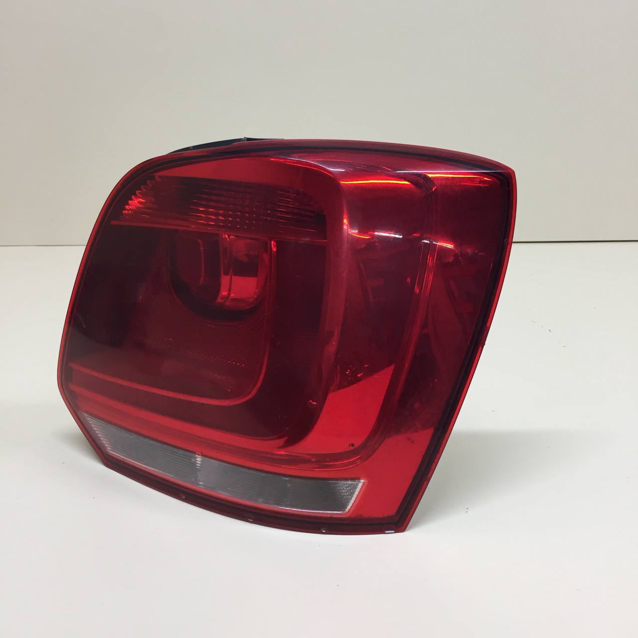 Фонарь задний правый Volkswagen Polo (HB) 2009>