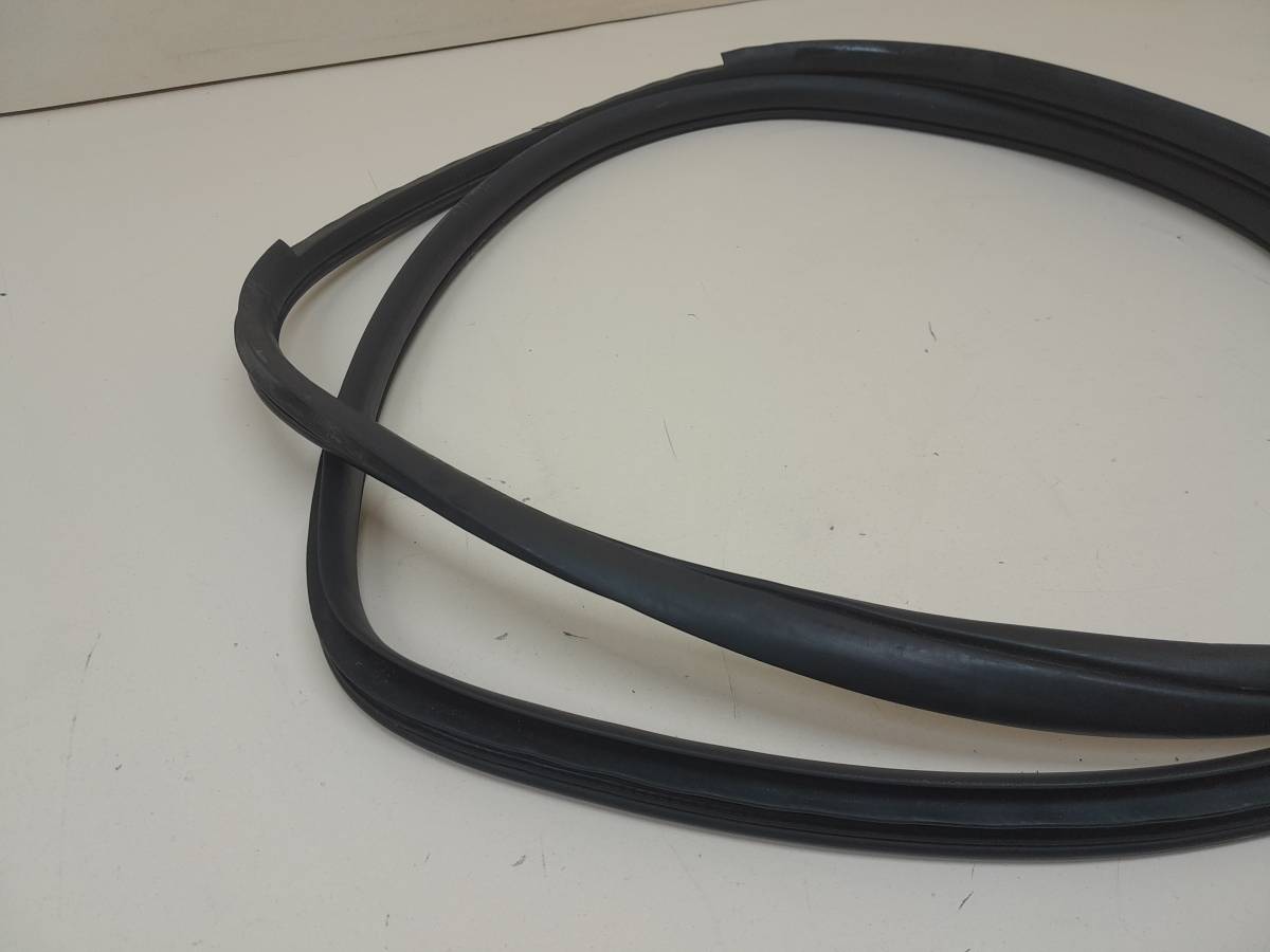 Уплотнитель проема двери задней правой Hyundai ix55 2007-2013