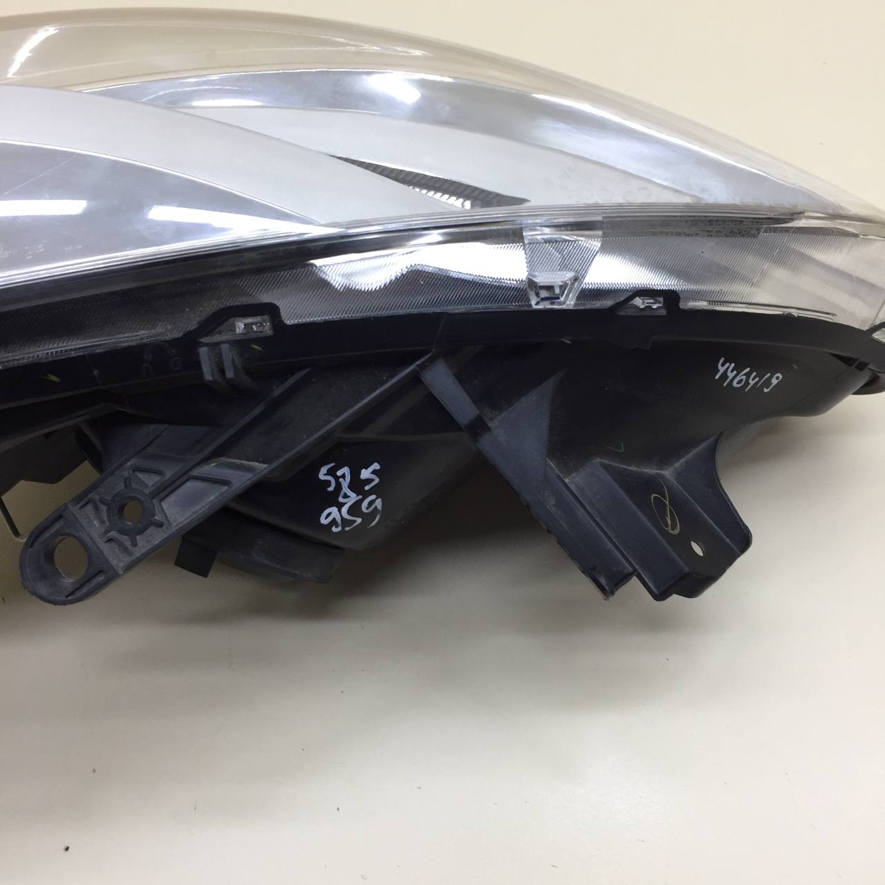 Фара левая Renault Clio (3) 2005-2012 Фара левая Renault Clio (3) 2005-2012