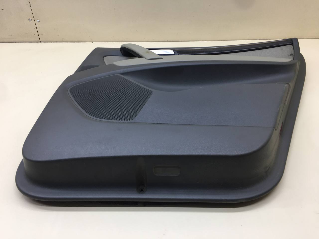 Обшивка двери задней правой Audi Q7 (4L) 2005-2015