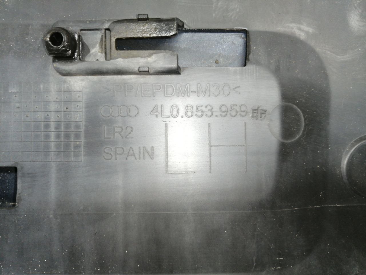 Накладка двери передней левой Audi Q7 (4L) 2005-2015