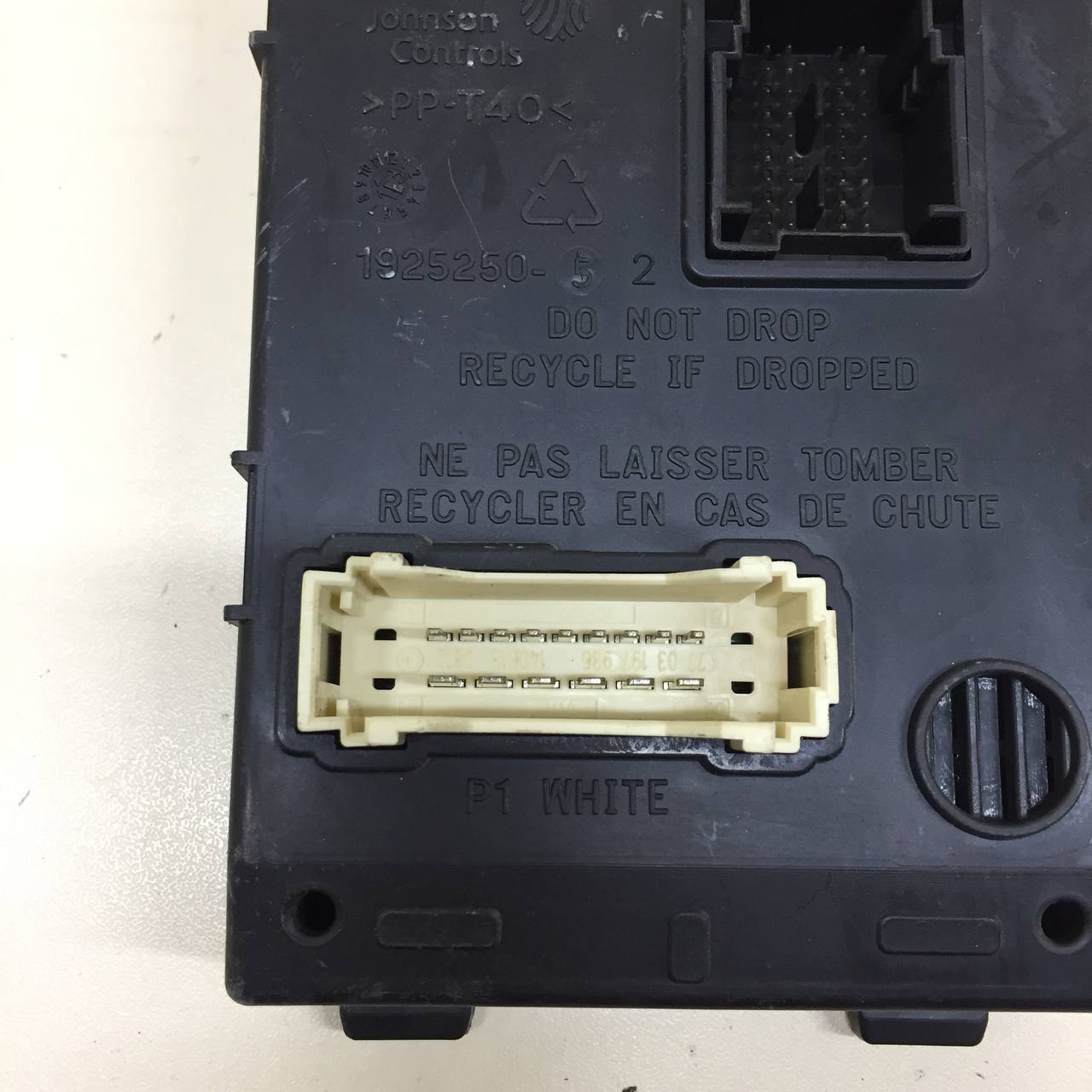 Блок комфорта Renault Duster (HSA, HSM) 2012> Блок комфорта Renault Duster (HSA, HSM) 2012>