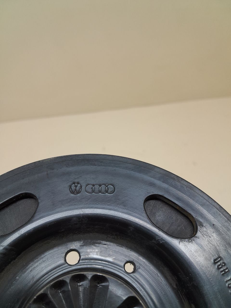 Шкив коленвала Skoda Octavia (A5 1Z-) 2004-2013 Шкив коленвала Skoda Octavia (A5 1Z-) 2004-2013