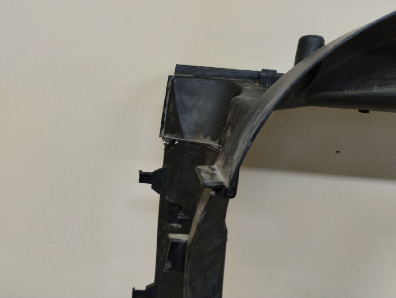 Кожух радиатора Land Rover Discovery 3 (L319) 2004-2009 Кожух радиатора Land Rover Discovery 3 (L319) 2004-2009