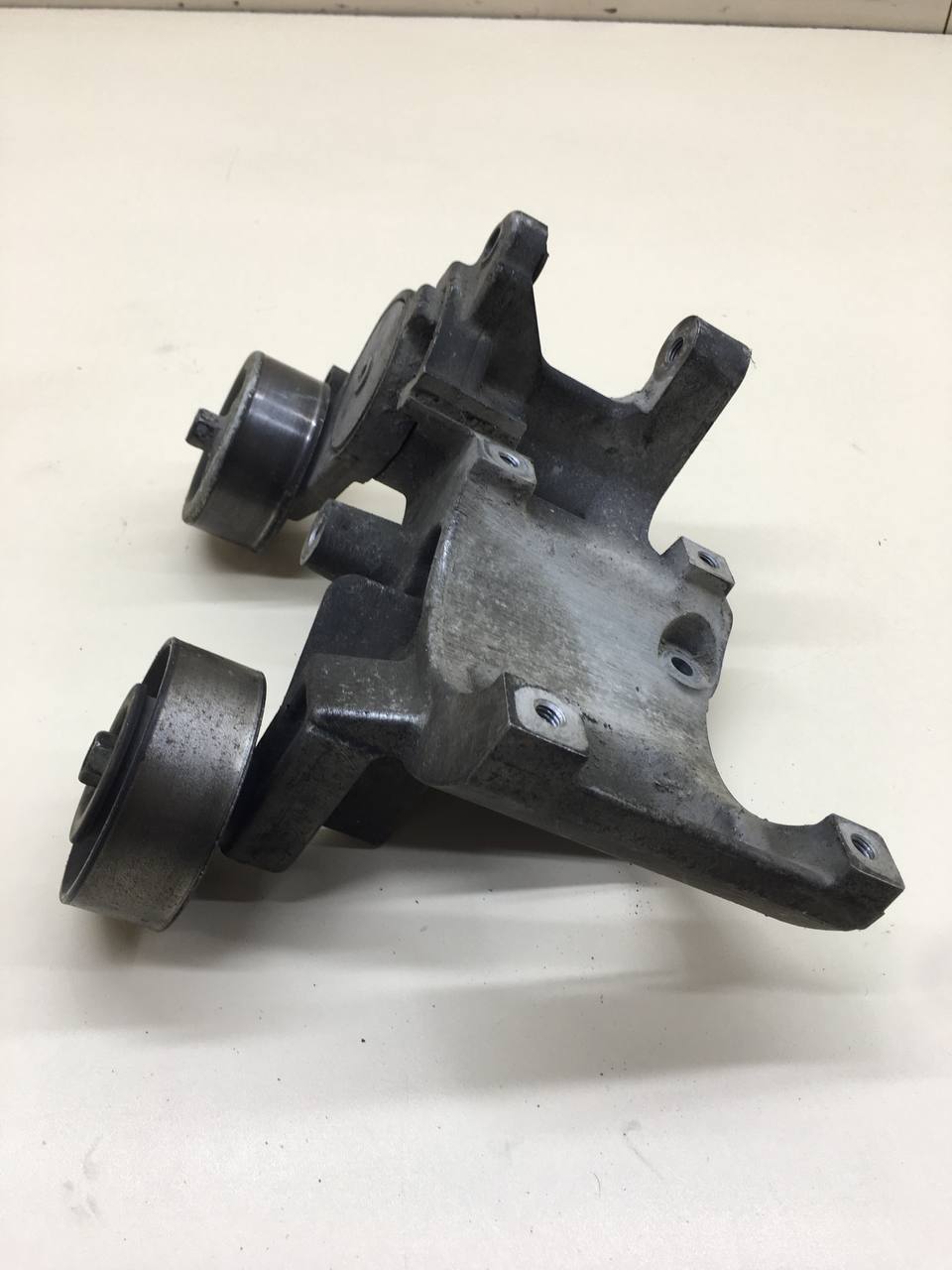 Кронштейн кондиционера Toyota Land Cruiser Prado (J120) 2002-2009