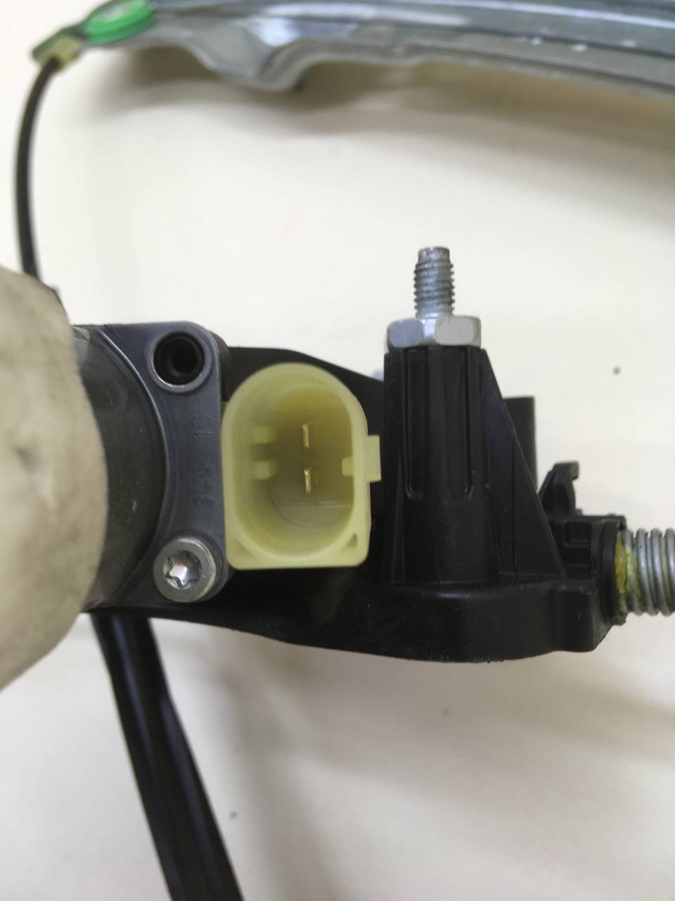 Стеклоподъемник электр. передний правый Lada Granta 2011>