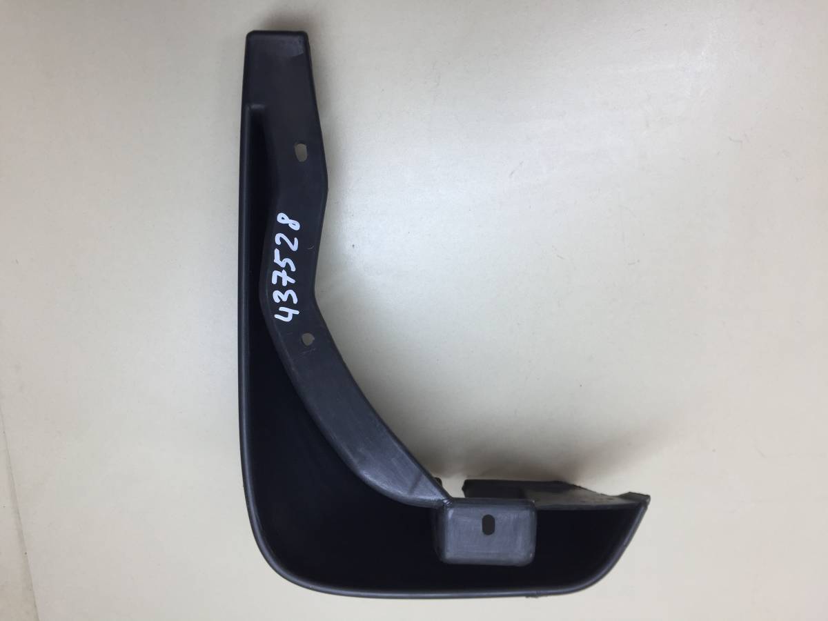 Брызговик передний правый Honda Jazz (GD1, GD5, GE2, GE3) 2001-2008