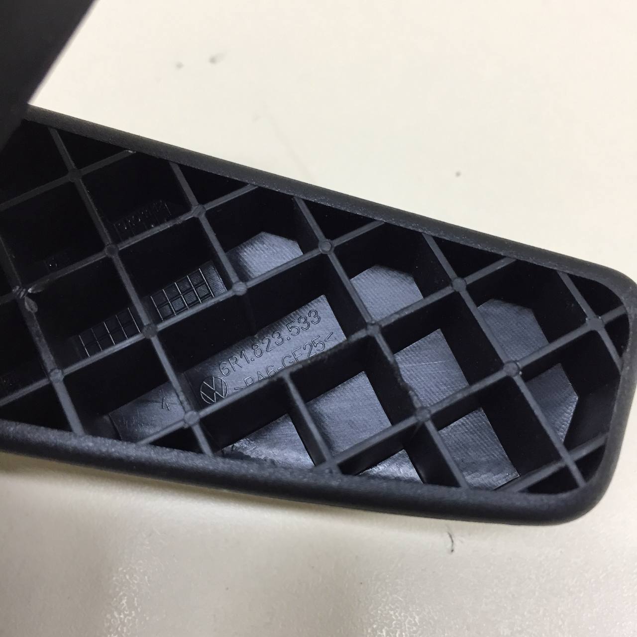 Ручка открывания капота Volkswagen Polo (MK5) 2011-2020 Ручка открывания капота Volkswagen Polo (MK5) 2011-2020
