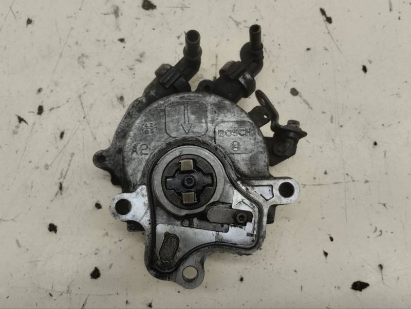 Насос вакуумный Land Rover Discovery 3 (L319) 2004-2009 Насос вакуумный Land Rover Discovery 3 (L319) 2004-2009