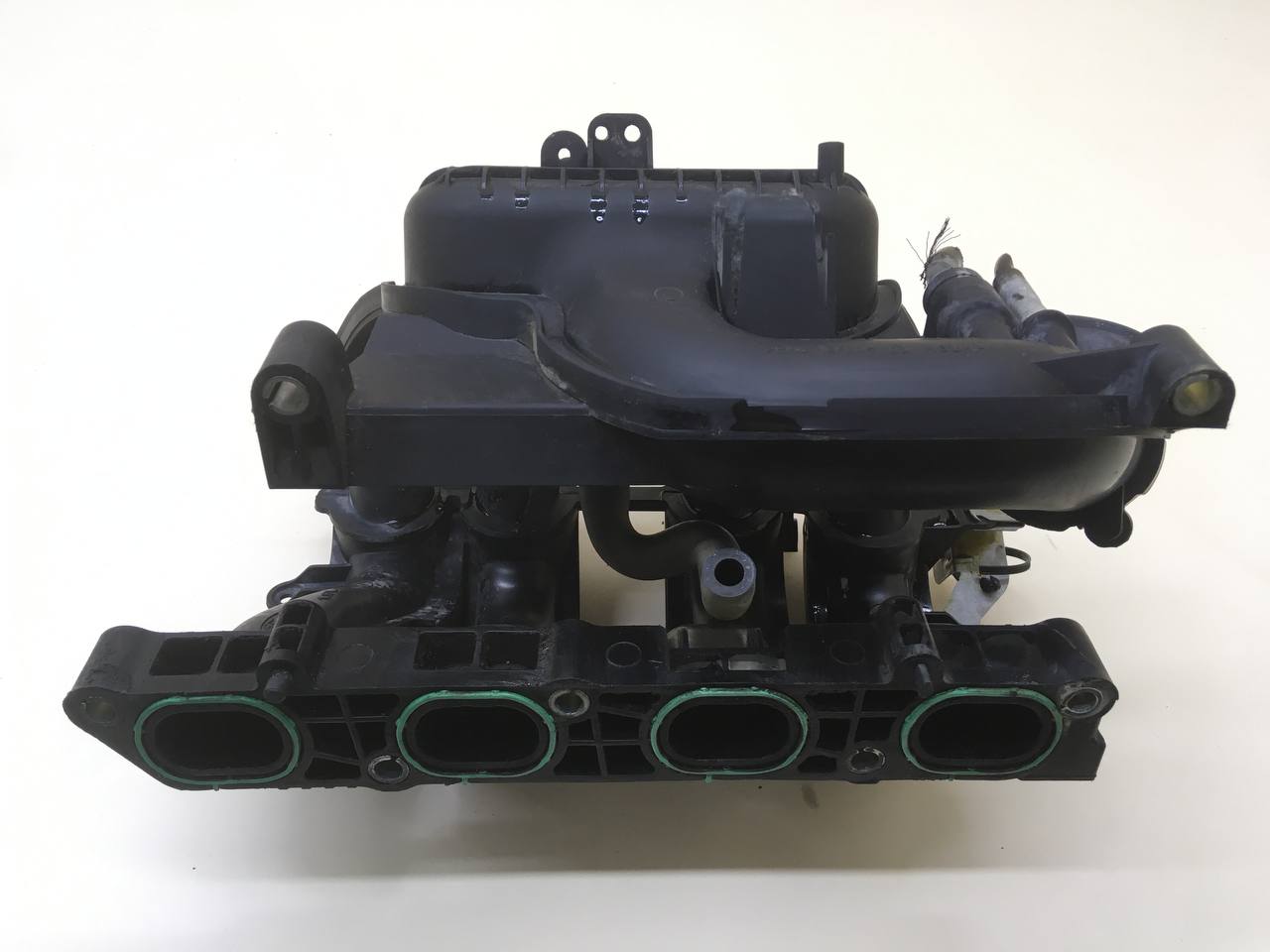 Коллектор впускной Ford Focus 3 2011> Коллектор впускной Ford Focus 3 2011>
