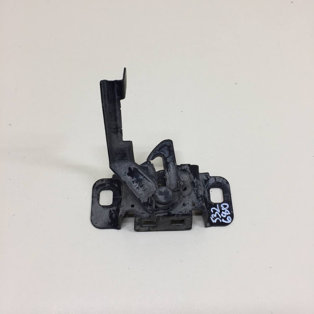Замок капота Chevrolet Cruze (J300) 2009-2016 Замок капота Chevrolet Cruze (J300) 2009-2016