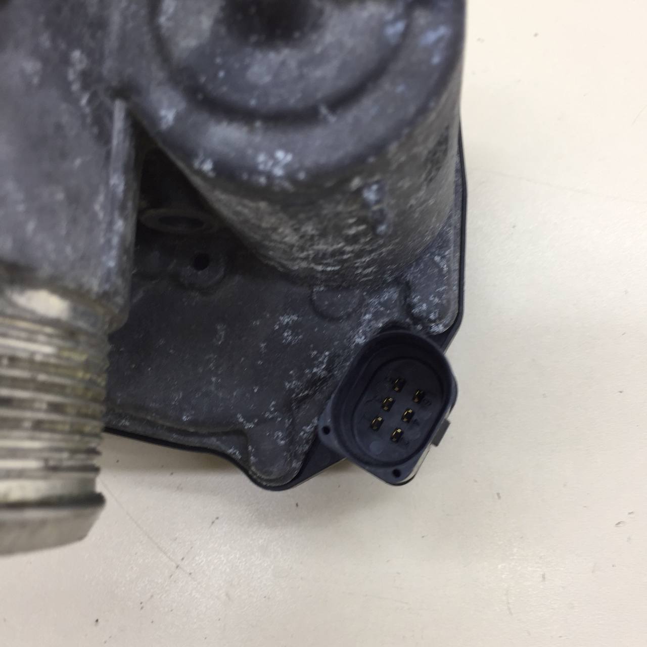 Заслонка дроссельная электрическая Volkswagen Passat B7 2011-2015