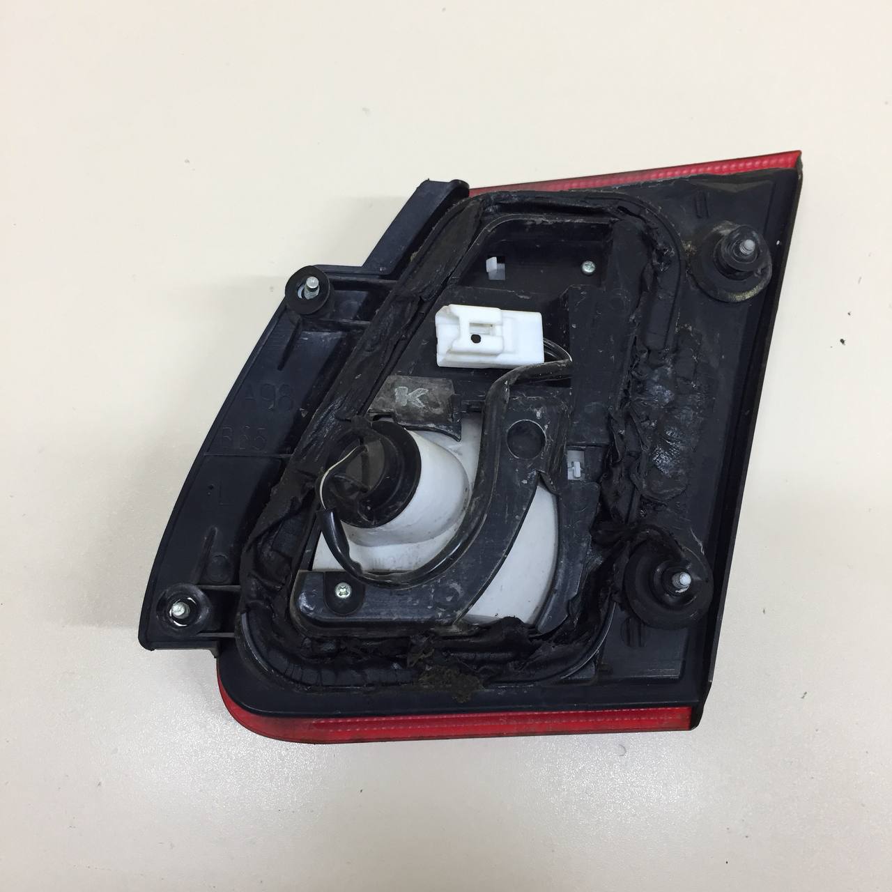 Фонарь задний внутренний левый Nissan Almera (N16) 2000-2006