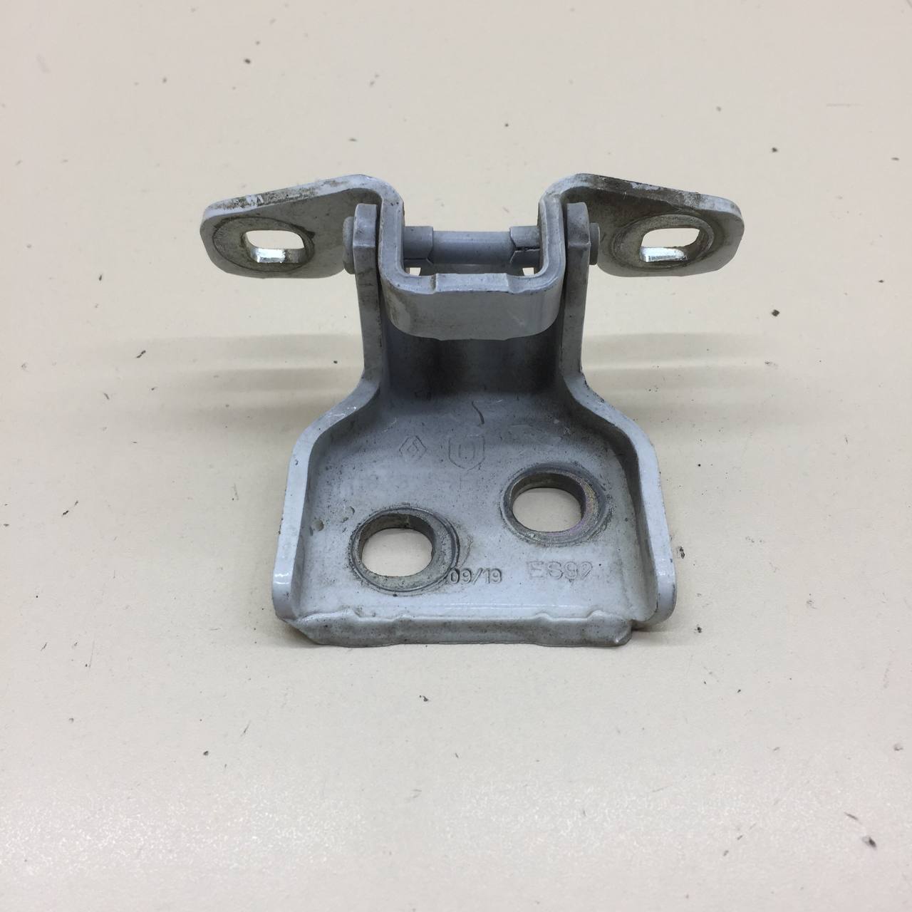 Петля двери Renault Logan (2) 2014>