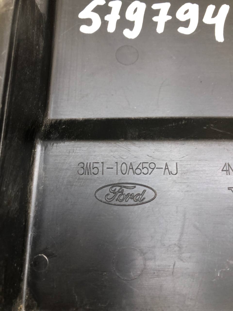 Крышка аккумулятора Ford C-MAX 2003-2010 Крышка аккумулятора Ford C-MAX 2003-2010