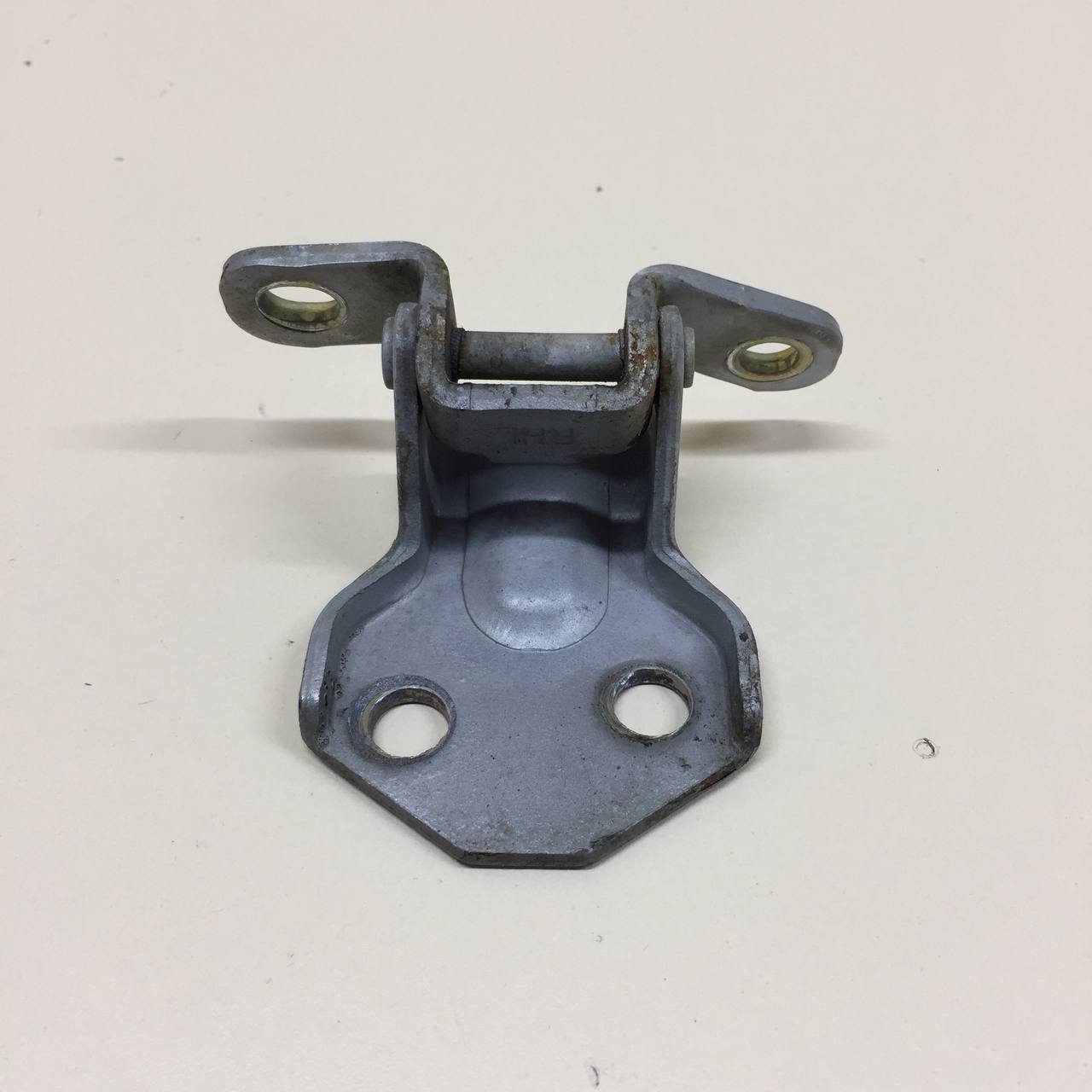 Петля двери передней правой верхняя Kia Spectra (SD) 2004-2011