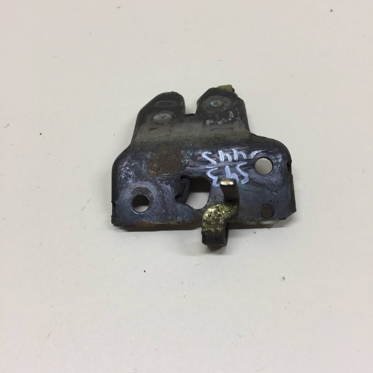 Замок багажника Nissan Almera (N16) 2000-2006 Замок багажника Nissan Almera (N16) 2000-2006