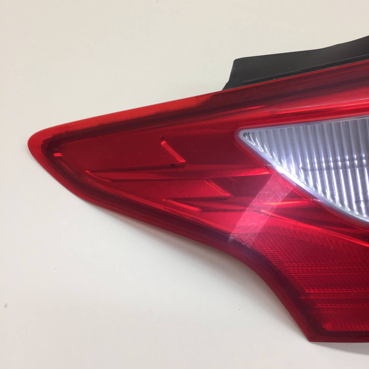 Фонарь задний наружный левый Ford Focus 3 2011>