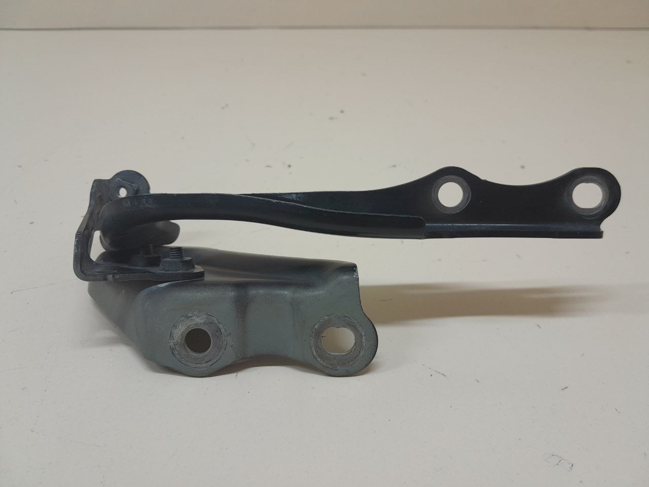 Петля капота левая Toyota Land Cruiser (J200) 2007-2015