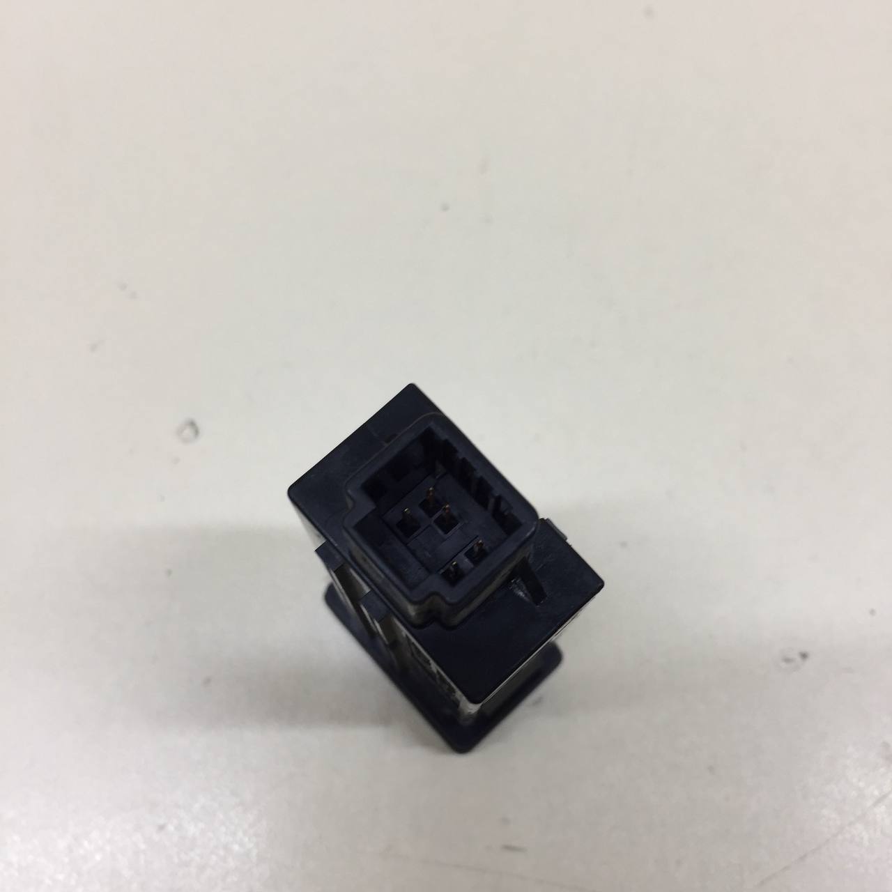 Кнопка обогрева переднего стекла Toyota Rav 4 (A30) 2006-2013
