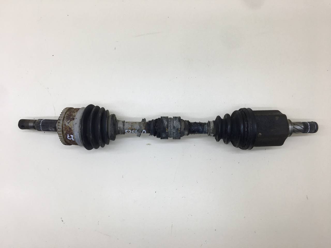 Полуось передняя левая Nissan Primera (P12) 2002-2007 Полуось передняя левая Nissan Primera (P12) 2002-2007