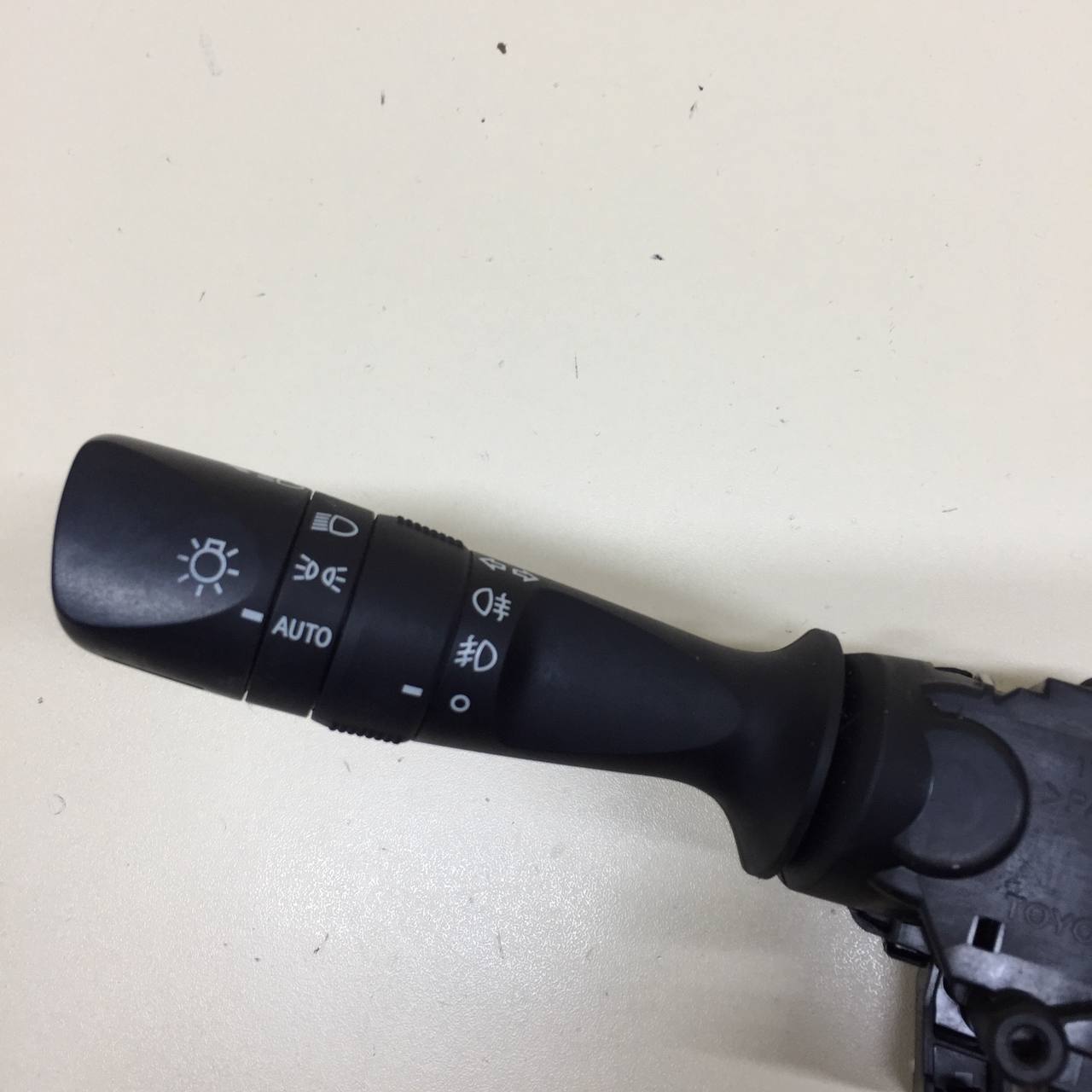 Переключатель поворотов подрулевой Toyota Rav 4 (XA40) 2013-2019