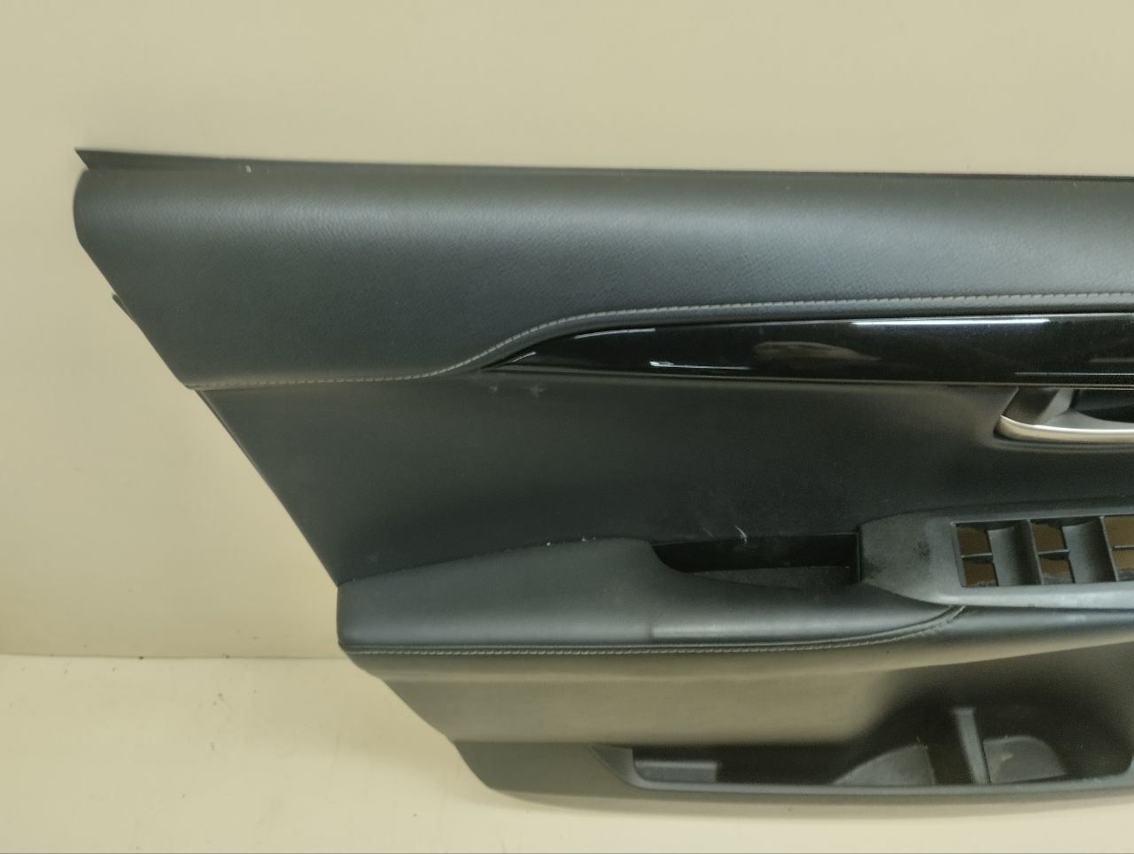 Обшивка двери передней левой Lexus NX 200 (Z10) 2014-2021