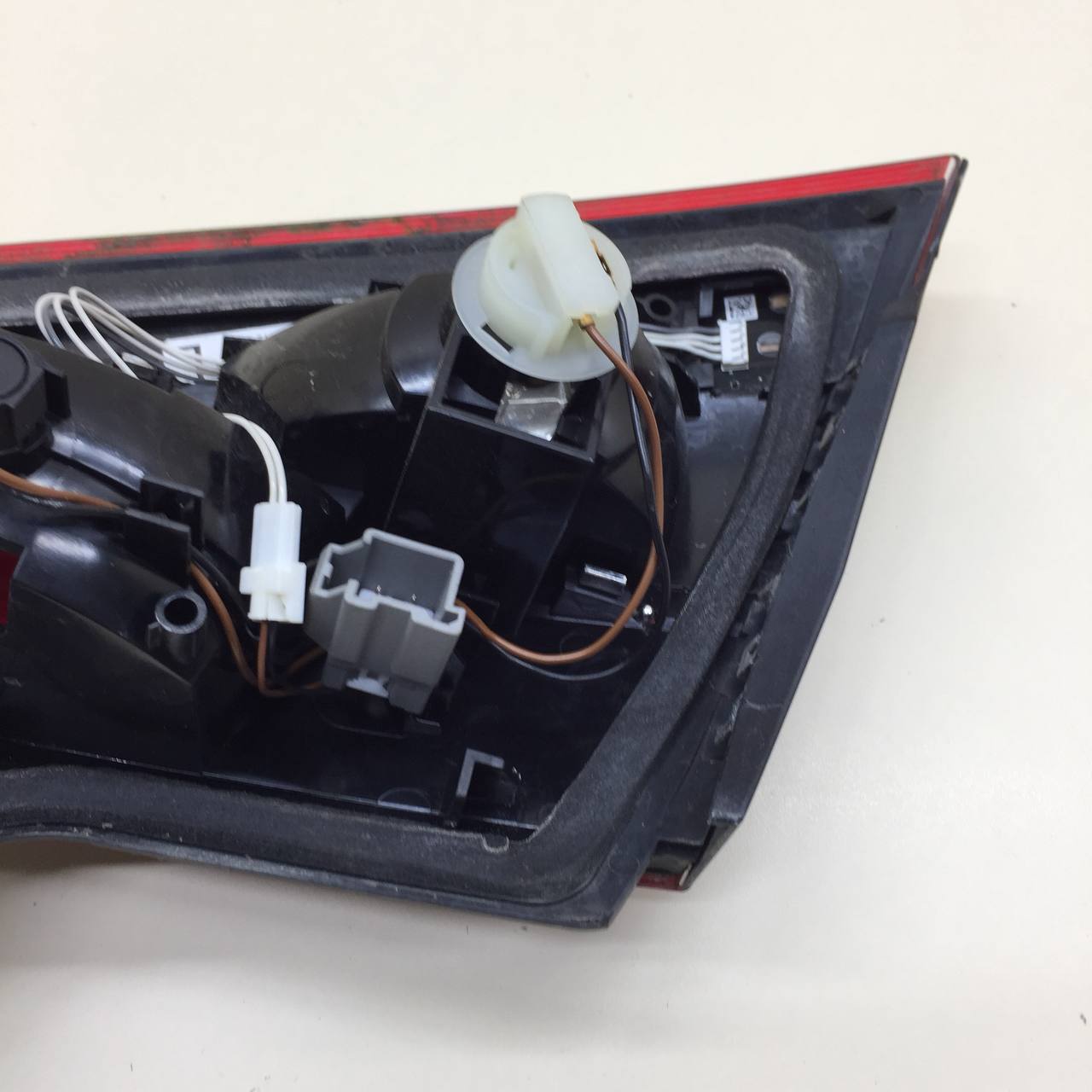 Фонарь задний внутренний левый Ford Mondeo 4 2007-2015