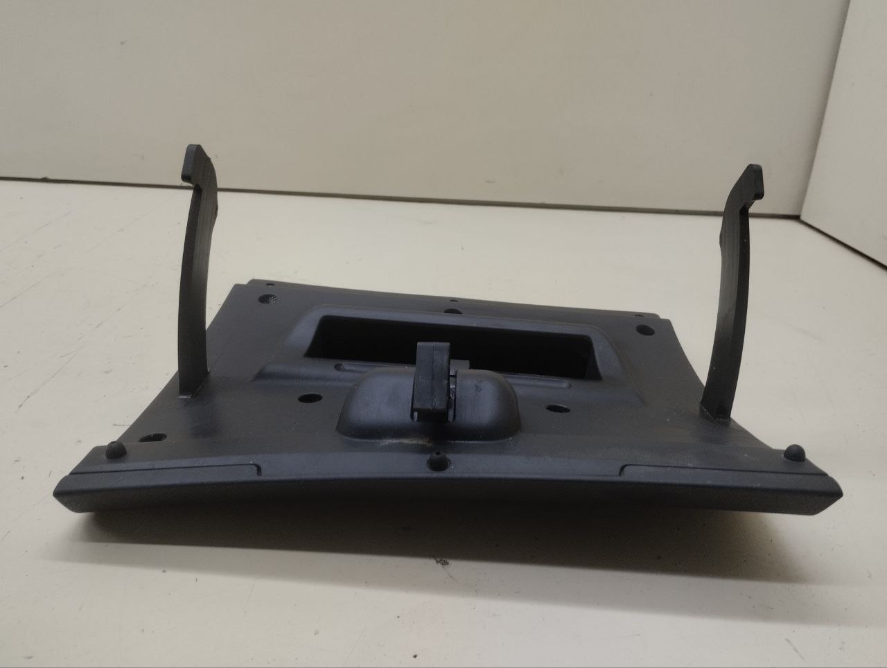 Крышка бардачка Renault Sandero Stepway (5S) 2014-2022 Крышка бардачка Renault Sandero Stepway (5S) 2014-2022
