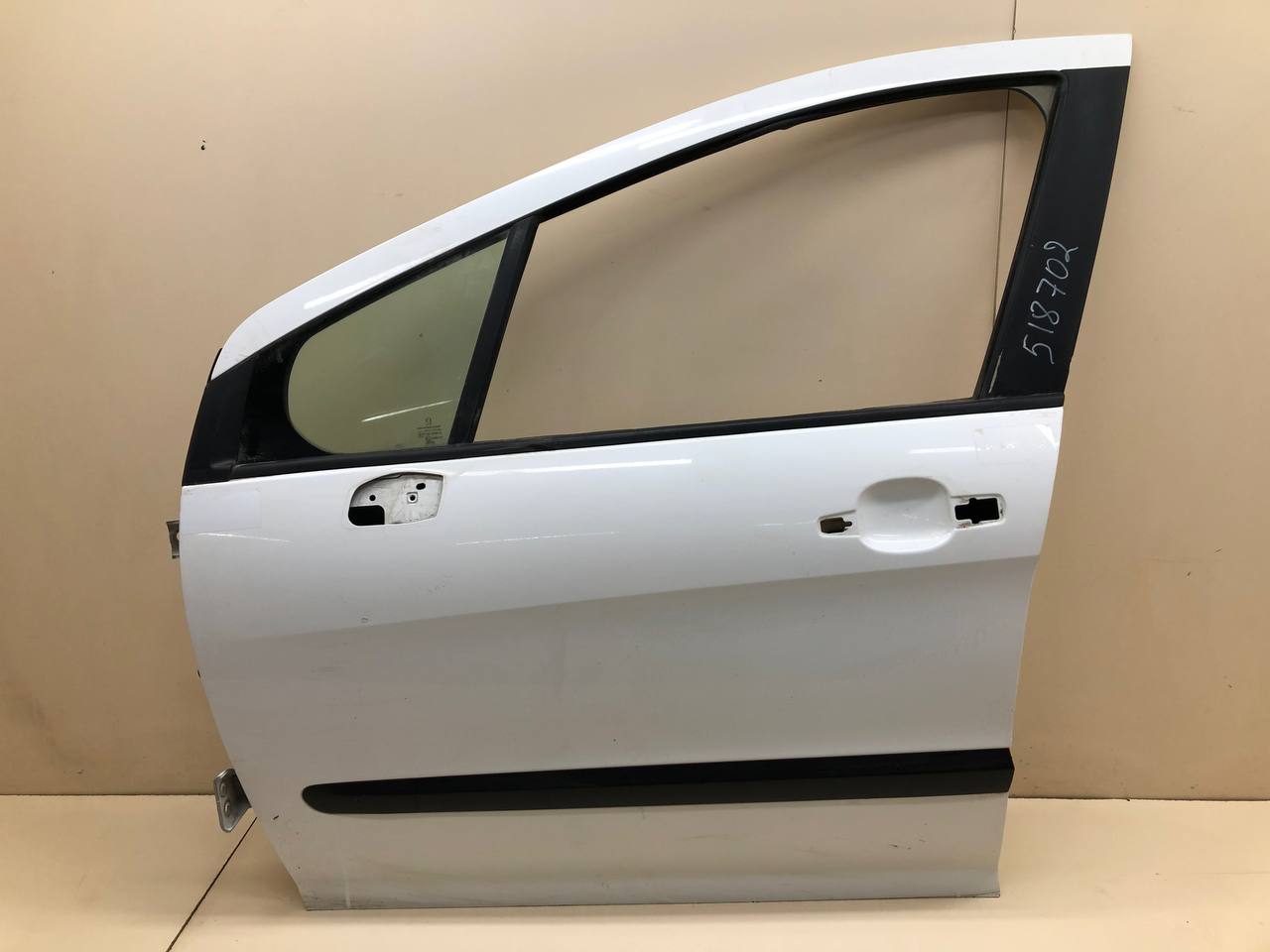 Дверь передняя левая Peugeot 308 2007>