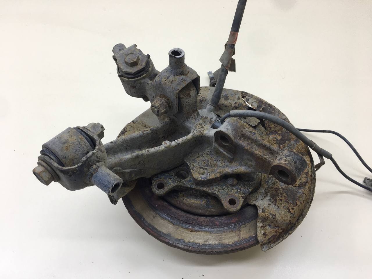 Кулак поворотный задний правый Toyota Camry (V30) 2001-2006 Кулак поворотный задний правый Toyota Camry (V30) 2001-2006