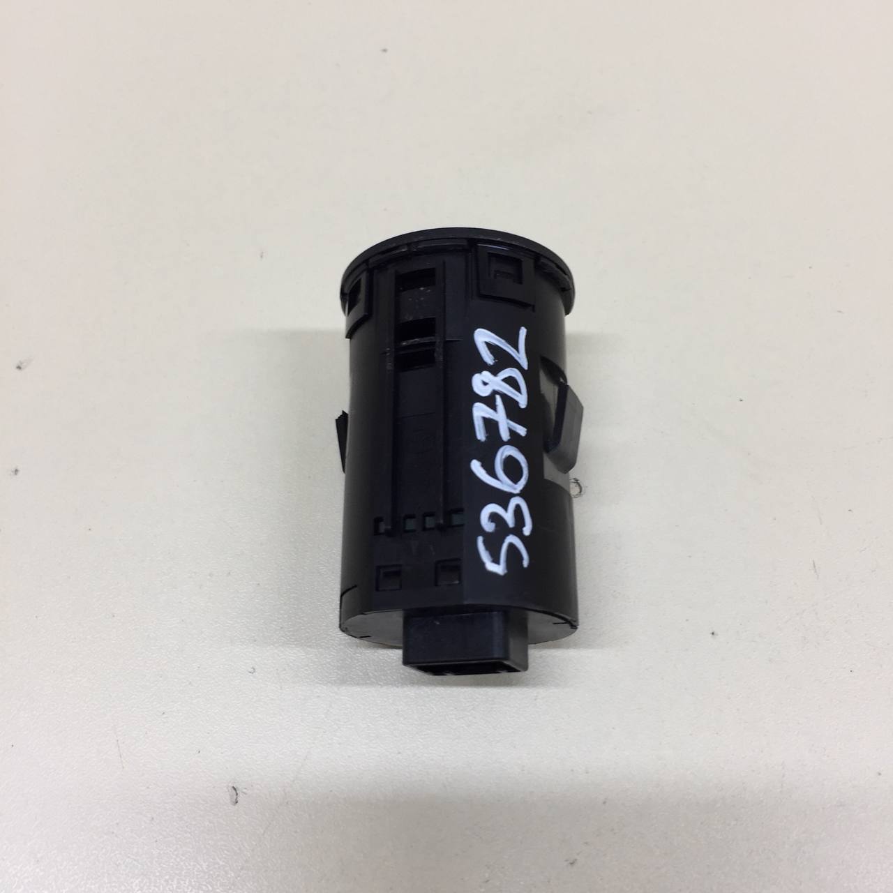 Кнопка запуска двигателя Mazda Mazda 3 (BM) 2013-2016 Кнопка запуска двигателя Mazda Mazda 3 (BM) 2013-2016