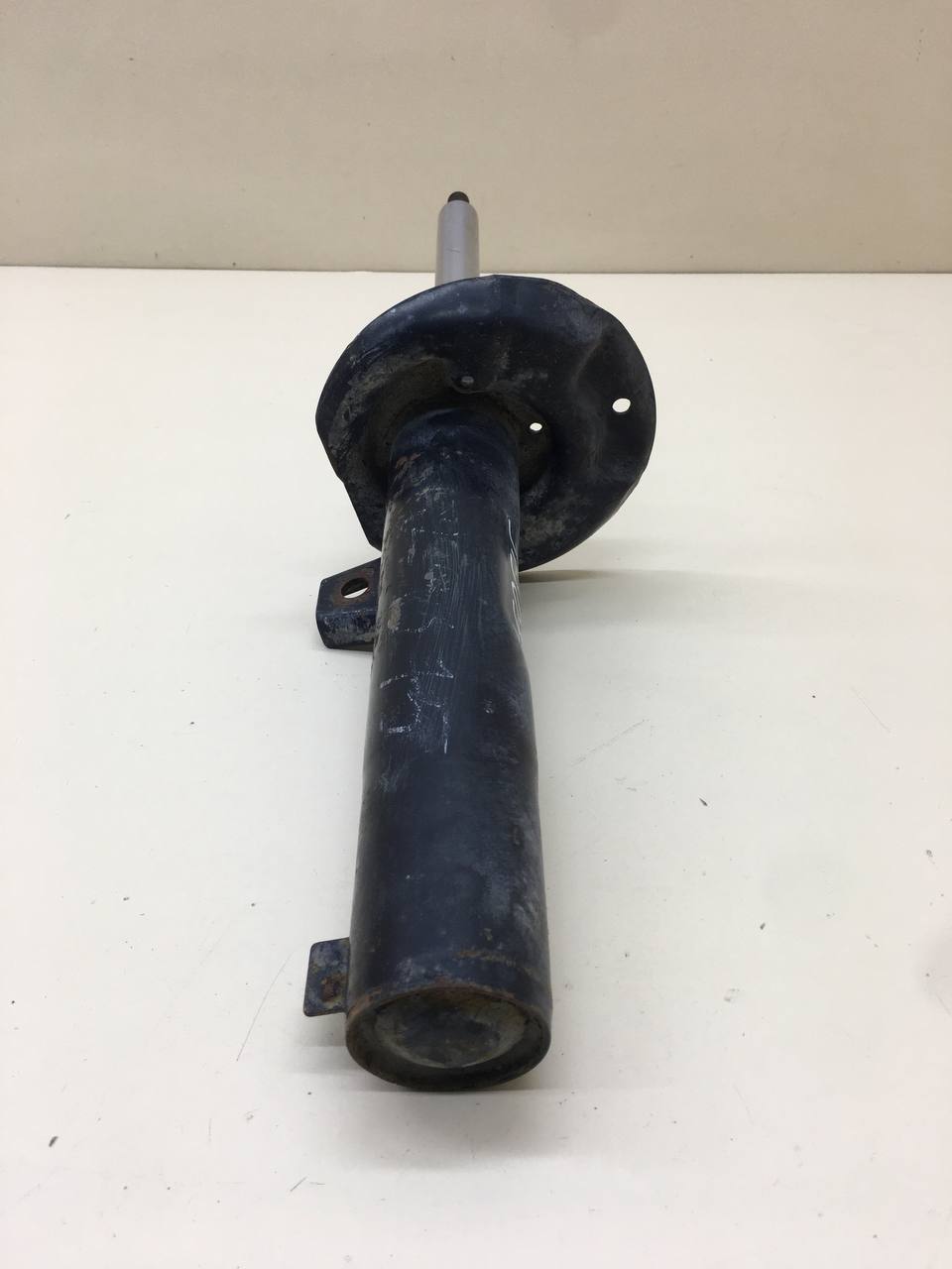 Амортизатор передний Volkswagen Tiguan (5N1) 2007-2011 Амортизатор передний Volkswagen Tiguan (5N1) 2007-2011
