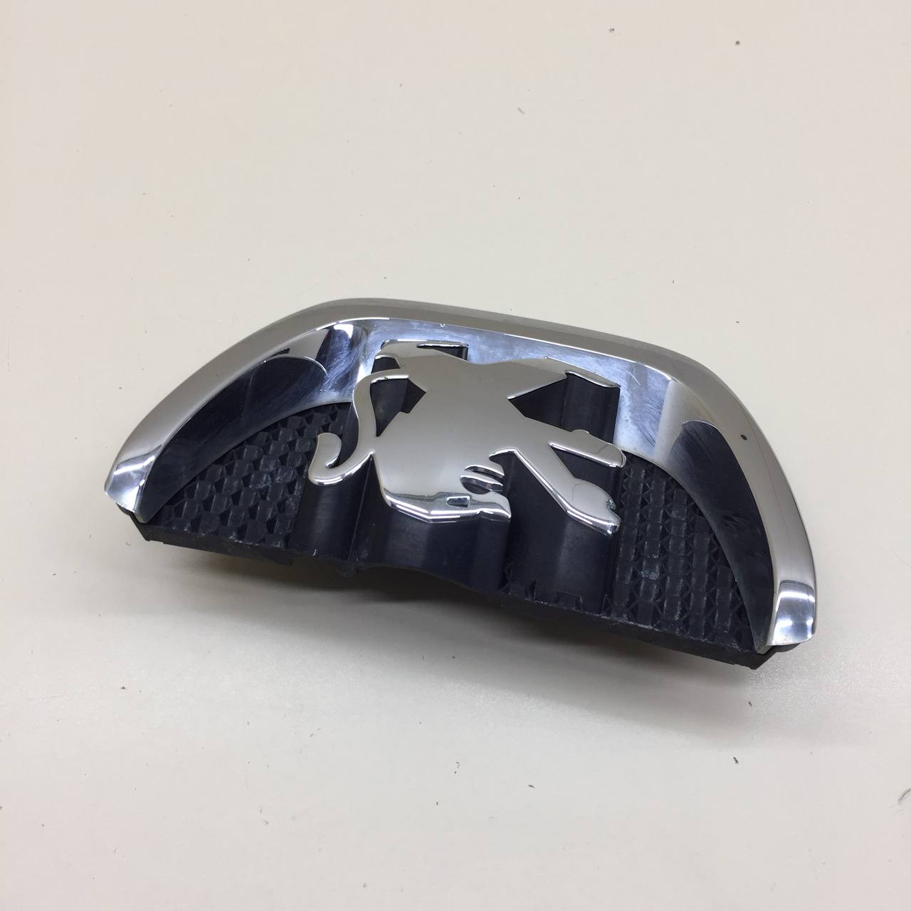 Эмблема Peugeot 207 2006-2013 Эмблема Peugeot 207 2006-2013