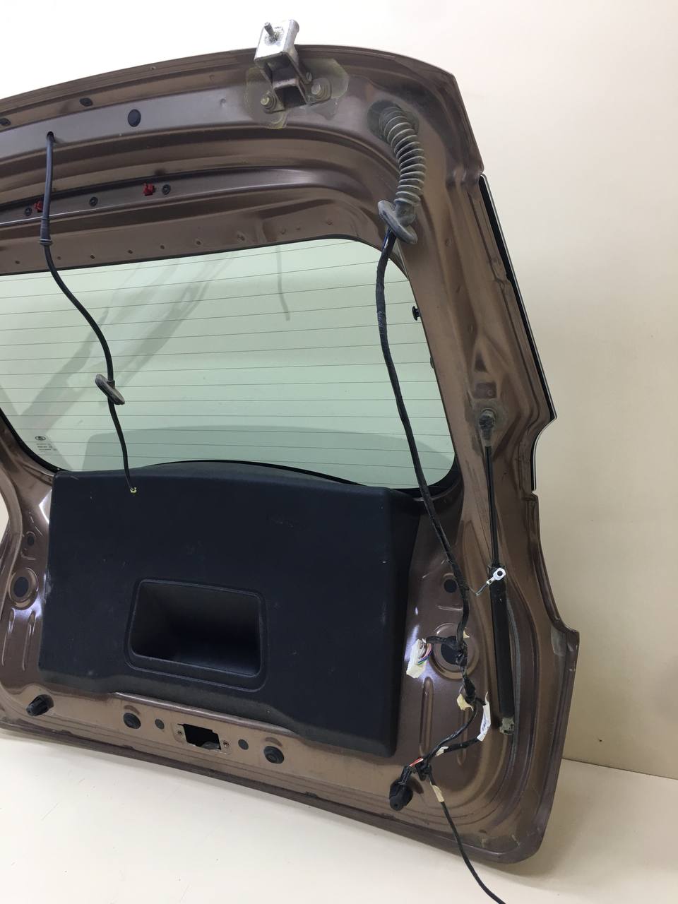 Дверь багажника со стеклом Lada X-RAY 2016> Дверь багажника со стеклом Lada X-RAY 2016>