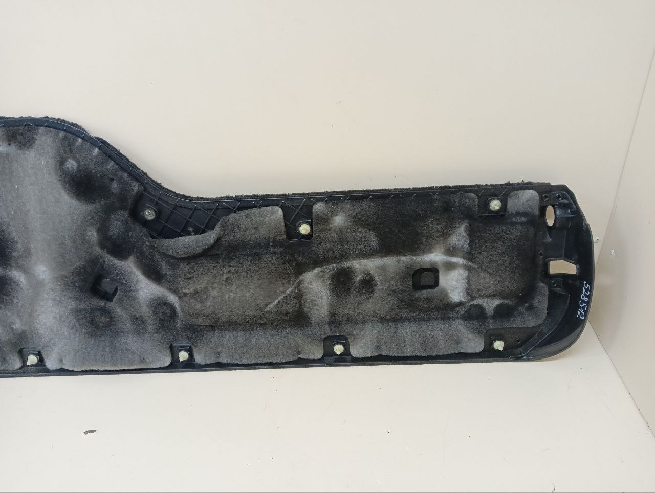 Обшивка двери багажника Land Rover Discovery 3 (L319) 2004-2009 Обшивка двери багажника Land Rover Discovery 3 (L319) 2004-2009