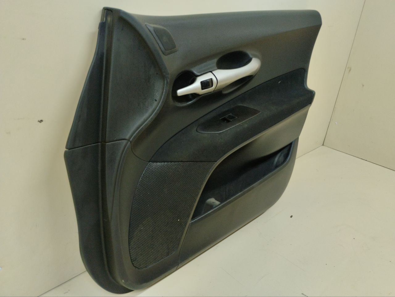Обшивка двери передней правой Toyota Auris (E150) 2006-2012