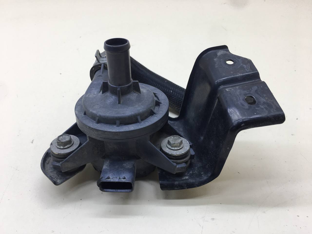 Помпа инвертора Toyota Rav 4 (XA40) 2013-2019 Помпа инвертора Toyota Rav 4 (XA40) 2013-2019