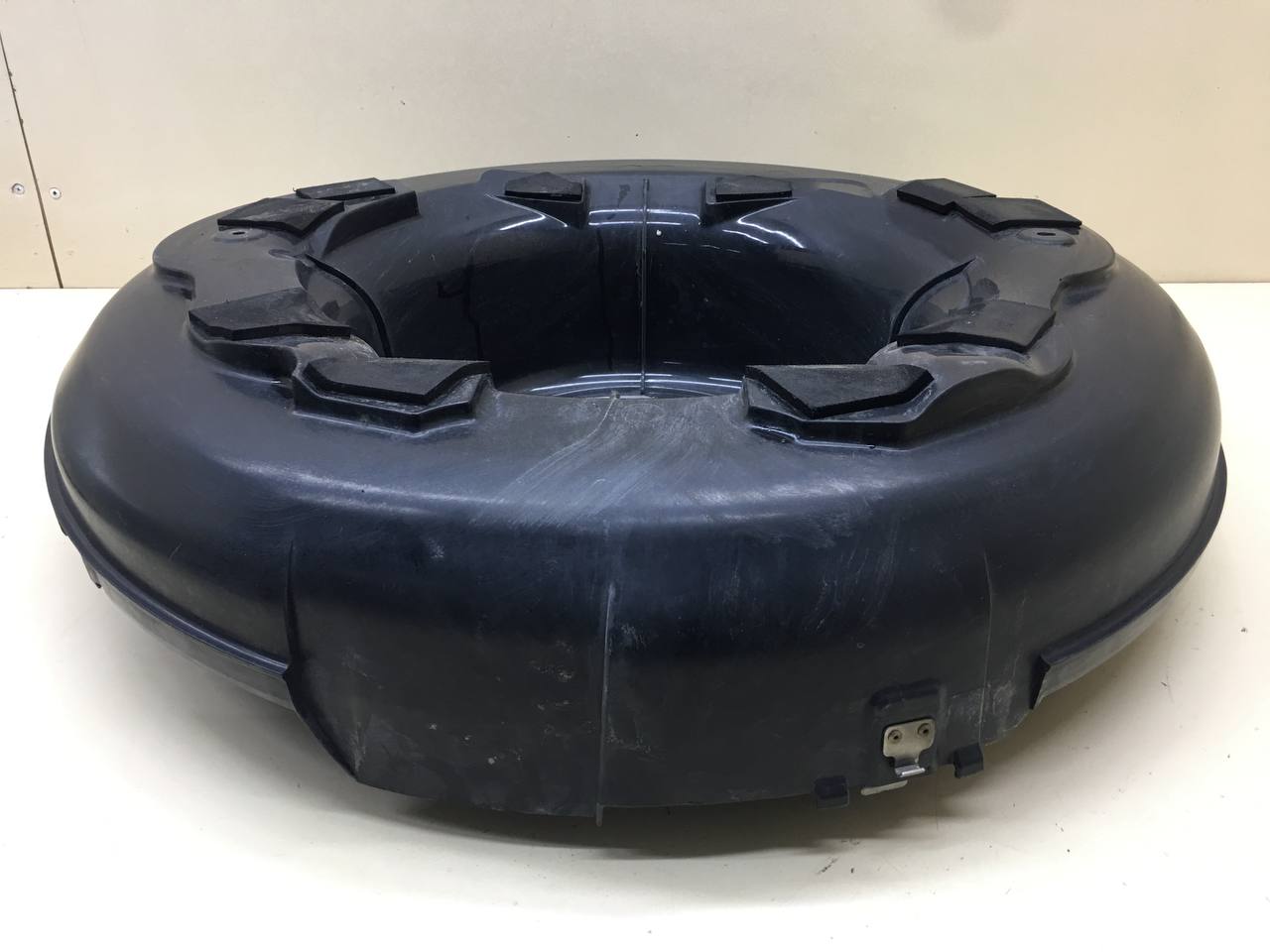 Кронштейн запасного колеса Toyota Rav 4 (A30) 2006-2013 Кронштейн запасного колеса Toyota Rav 4 (A30) 2006-2013