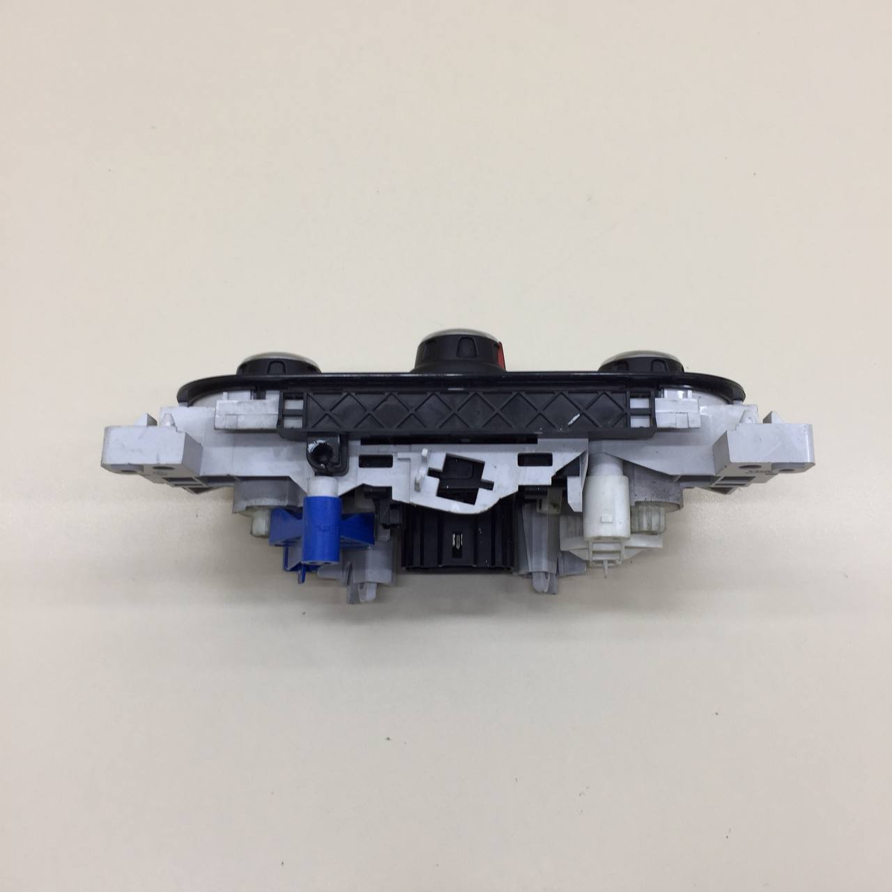 Блок управления отопителем Lada  X-RAY Cross 2018 >