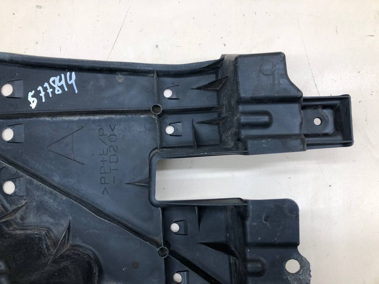 Пыльник (кузов наружные) Toyota Rav 4 (XA40) 2013-2019