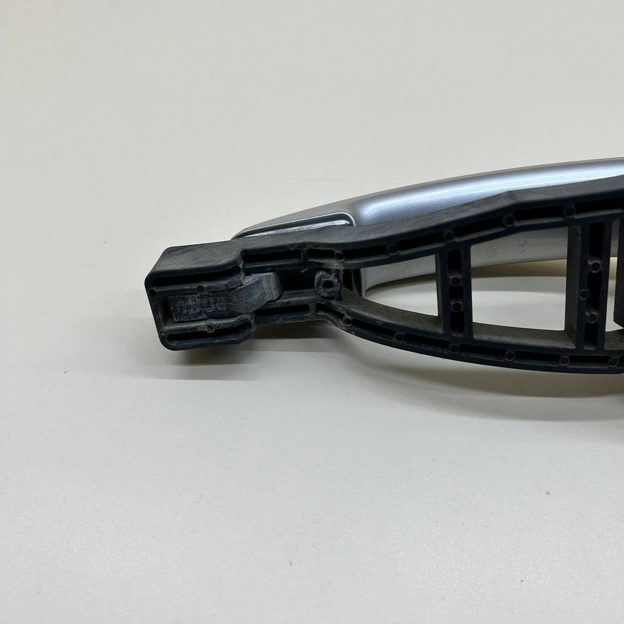 Ручка двери передней наружная правая Ford Focus 2 (DA) 2005-2008 Ручка двери передней наружная правая Ford Focus 2 (DA) 2005-2008