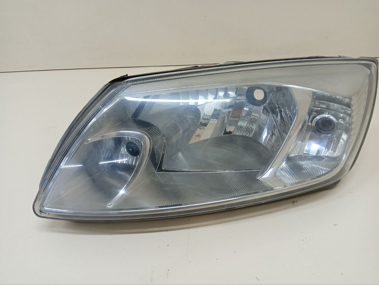 Фара левая Lada Granta 2011>
