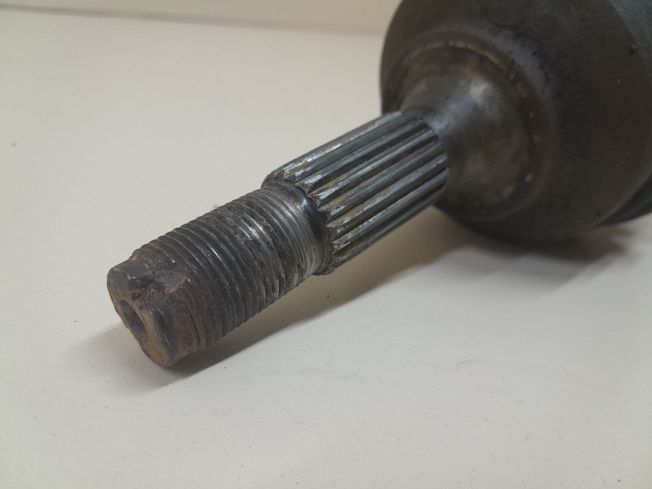Полуось передняя правая Peugeot 206 1998-2012 Полуось передняя правая Peugeot 206 1998-2012