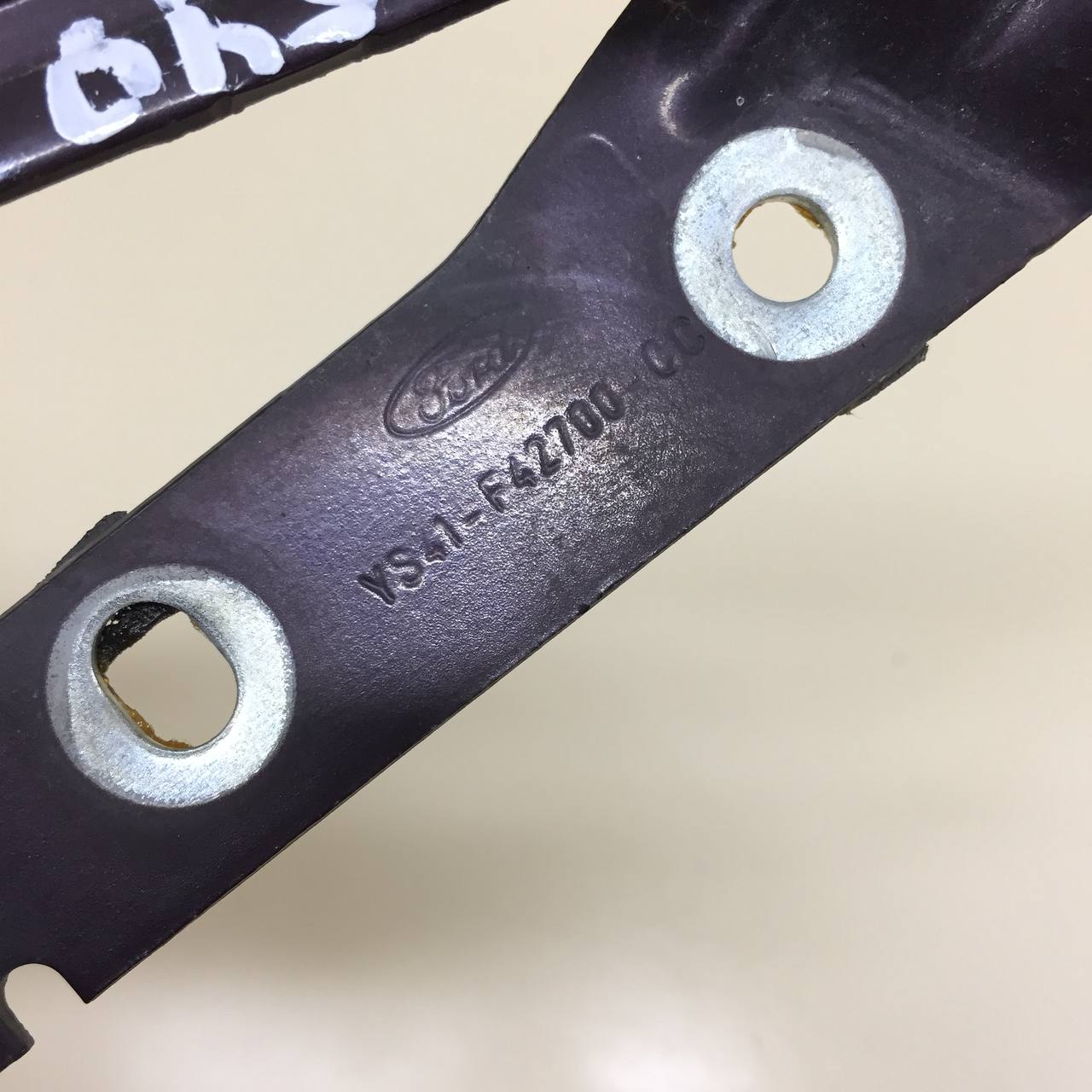 Петля крышки багажника Ford Focus 2 (DB) 2008-2011 Петля крышки багажника Ford Focus 2 (DB) 2008-2011