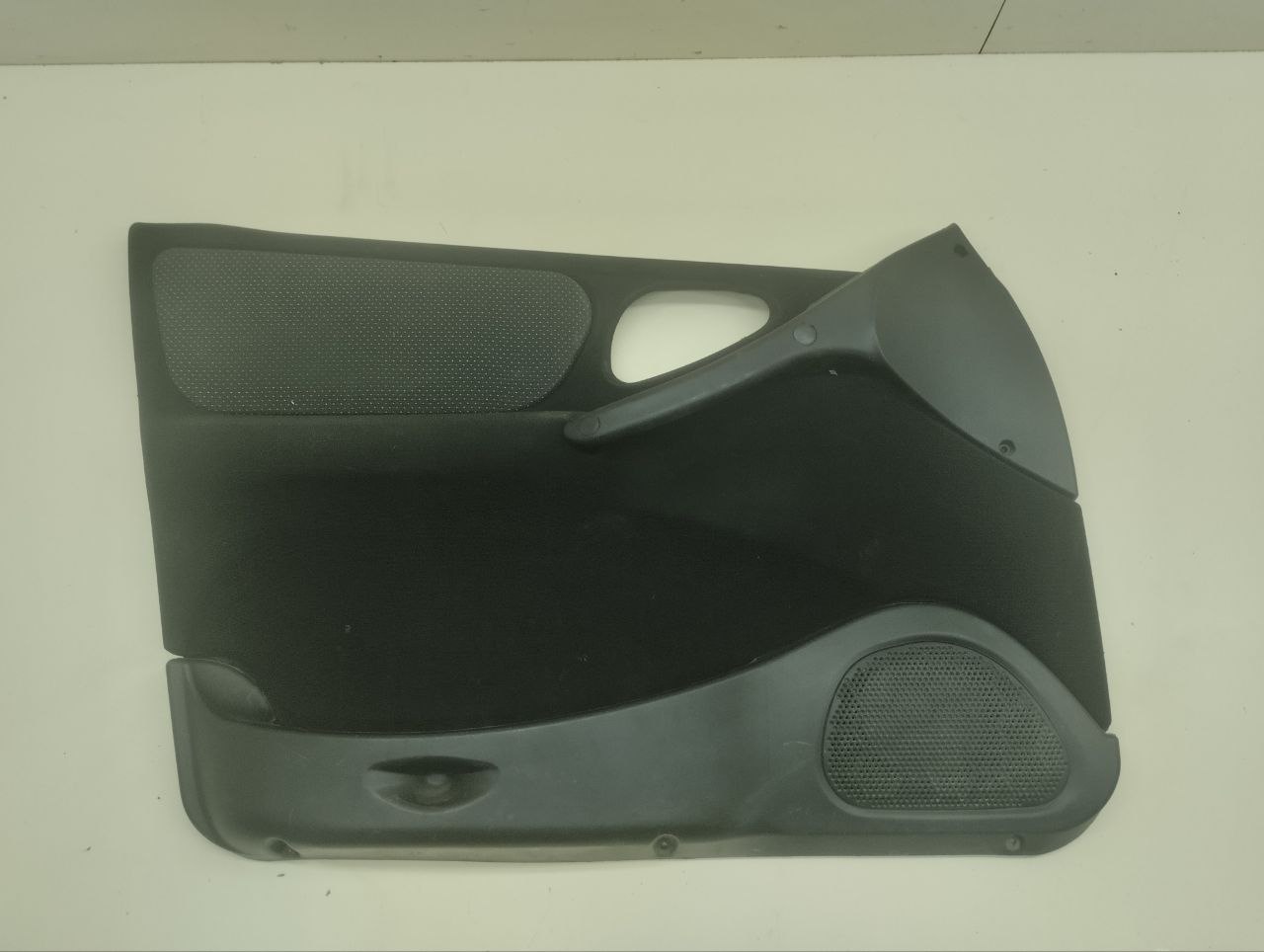 Обшивка двери передней левой Chevrolet Niva 2009-2020