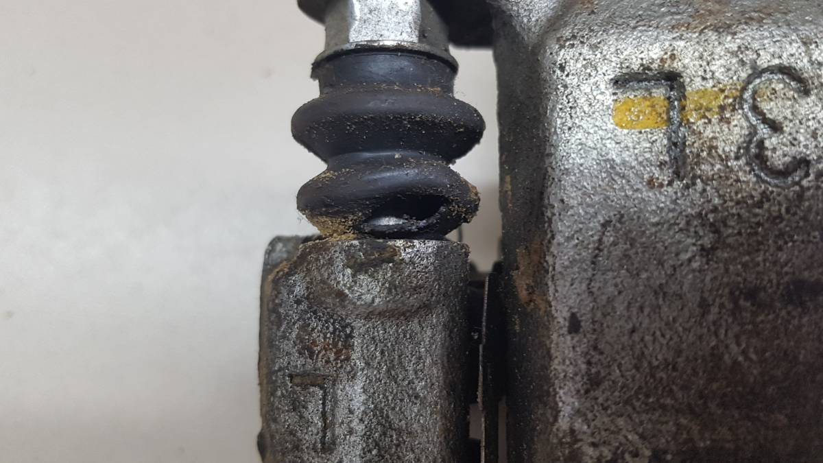 Суппорт передний левый Toyota Vitz (XP130) 2010-2016