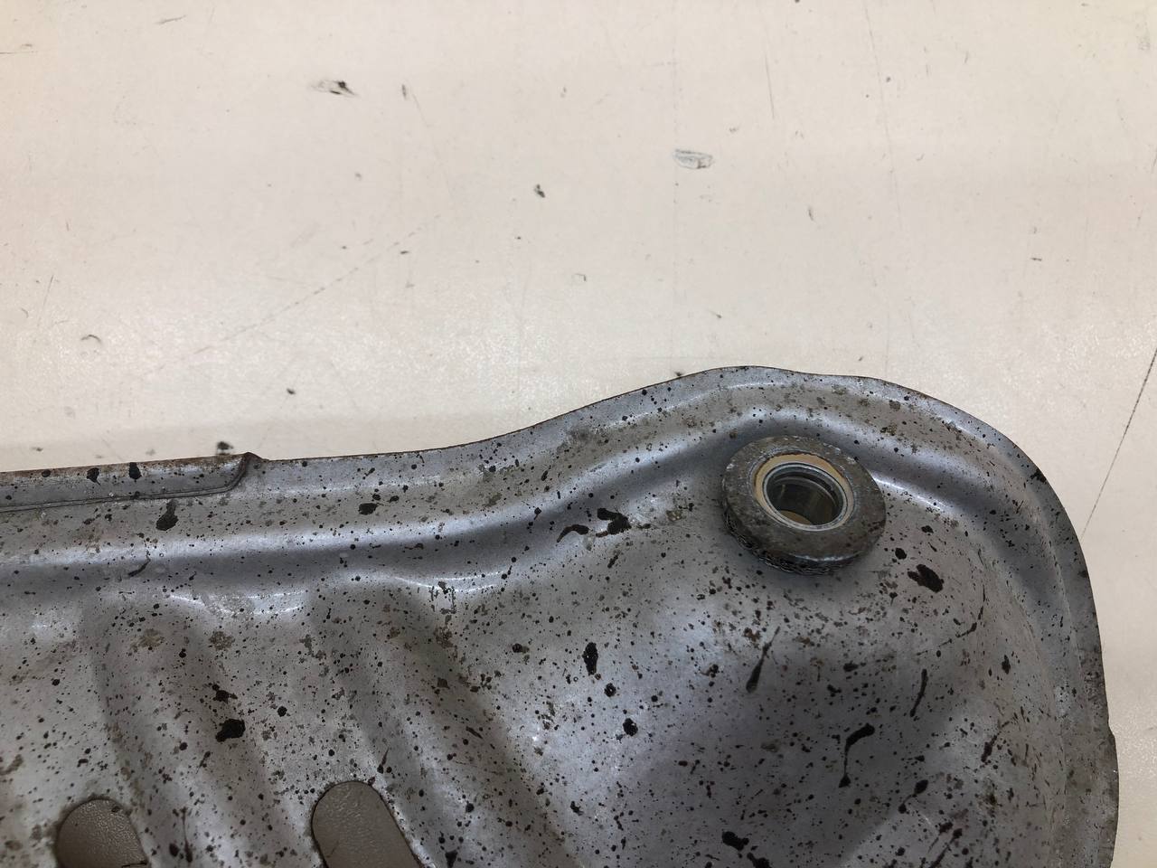 Экран тепловой Toyota Corolla E180 2013-2019 Экран тепловой Toyota Corolla E180 2013-2019