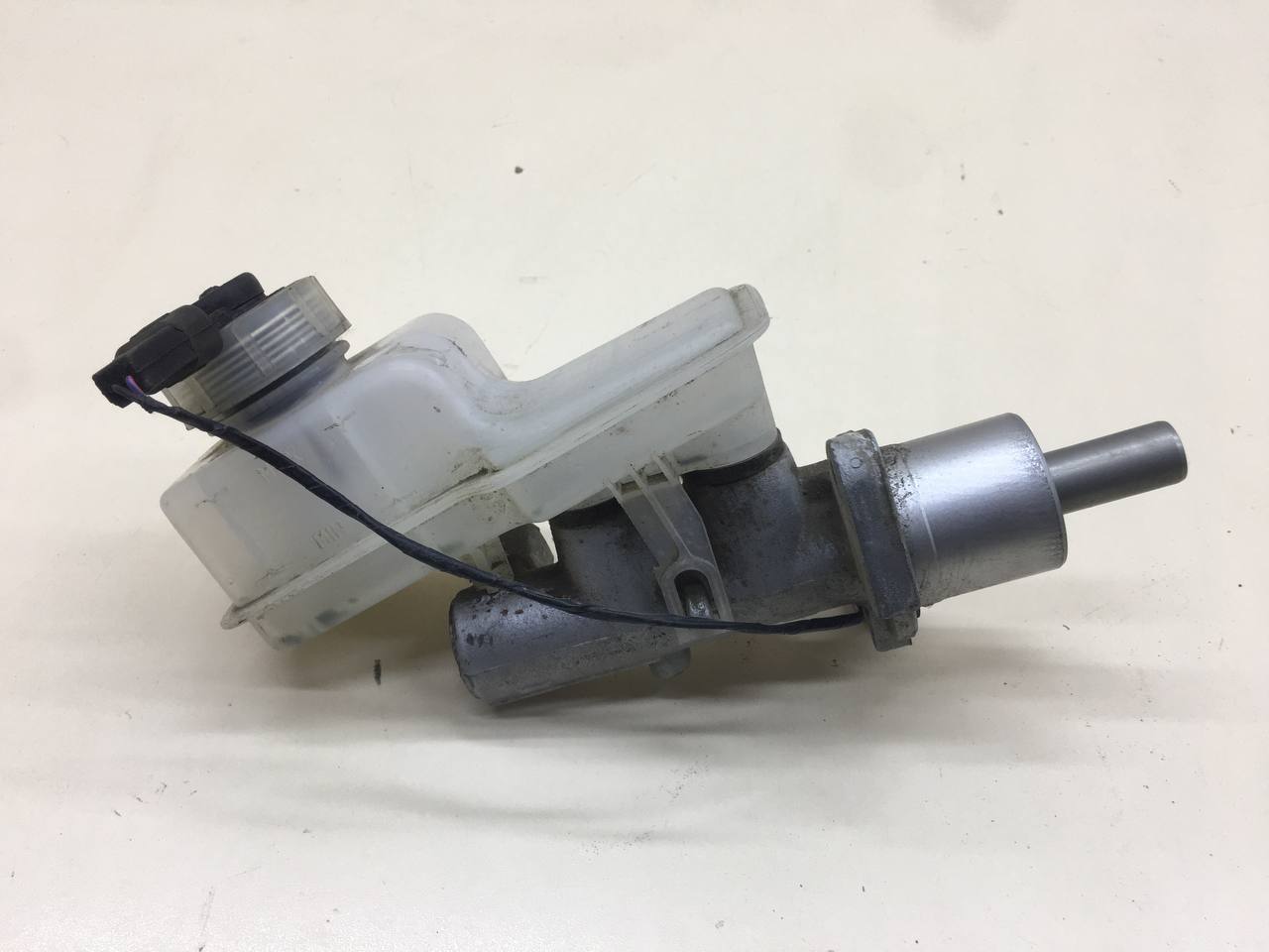 Цилиндр тормозной главный Lada Granta 2011>